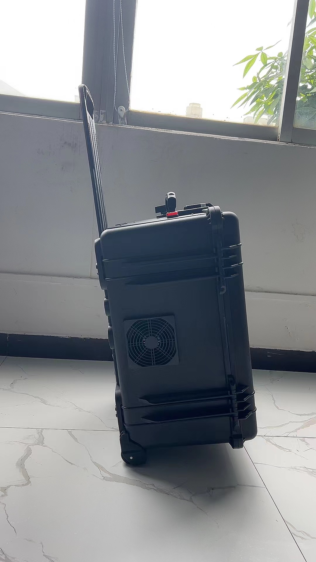 阳高手拉箱型移动通信干扰器